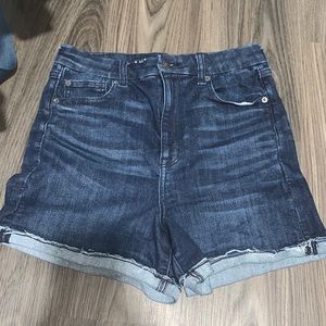 Size 10 AE curvy super hi-rise shortie